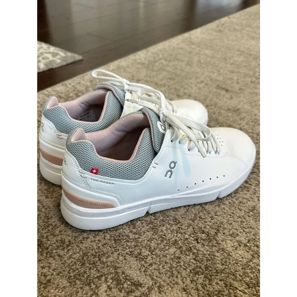 On Running The Roger Advantage Women’s Sneaker 10